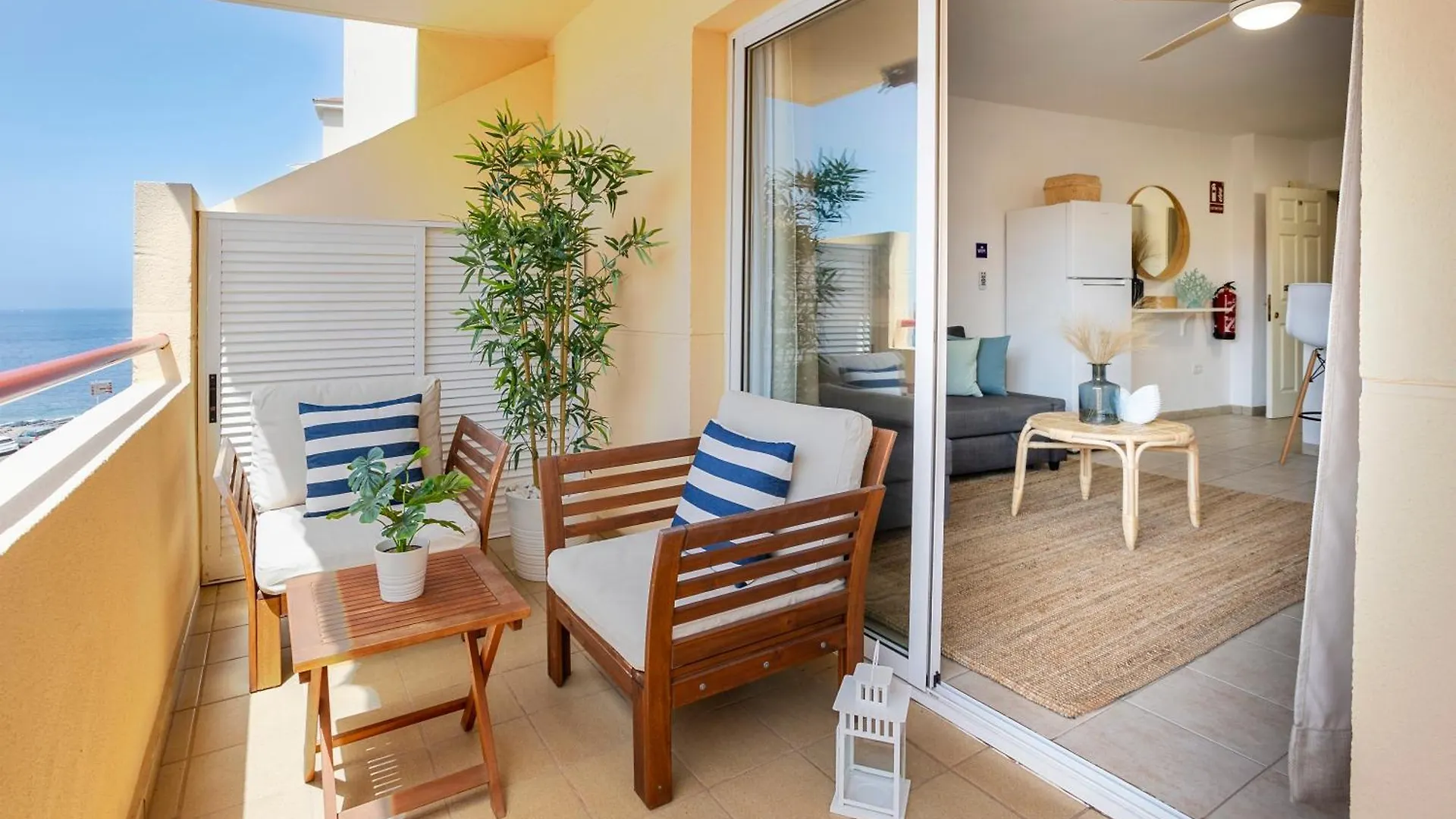 Blue Garden - Cozy Apartment With Atlantic Views 圣地亚哥港